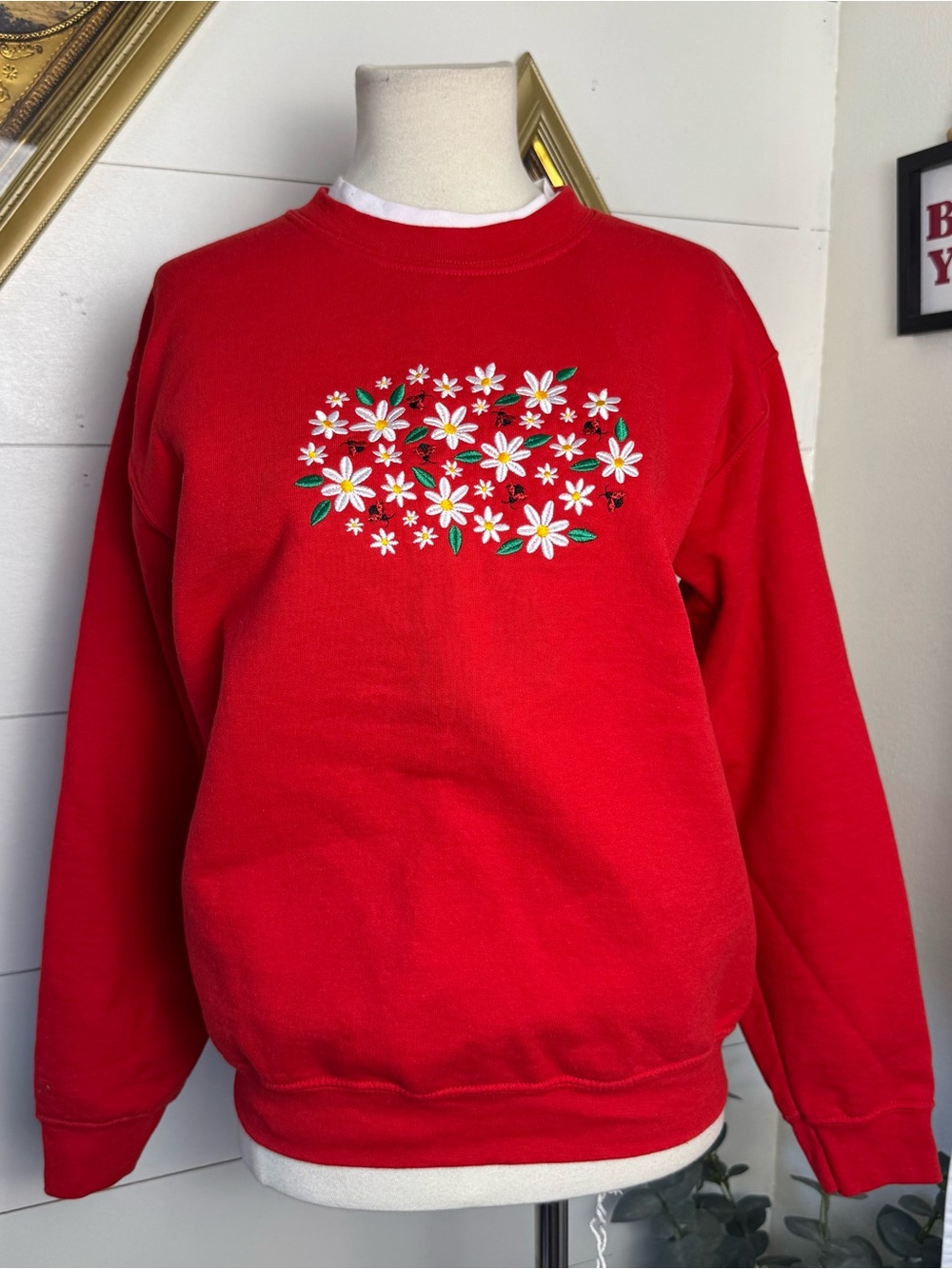 Vintage 90s Red Embroidered Lady Bug Daisies Pullover Granny Sweatshirt Sweater